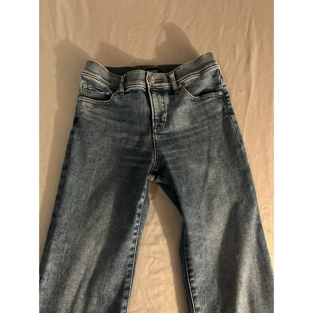 Express Women’s 70s Flare Jeans Size S2 Mid Rise Light Wash - Picture 2 of 7